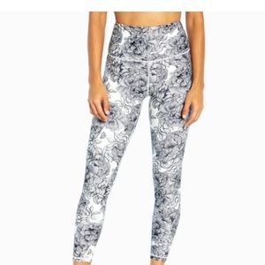 Balance Collection | White Contour Floral Contender Lux 25'' Leggings Worn 1x
